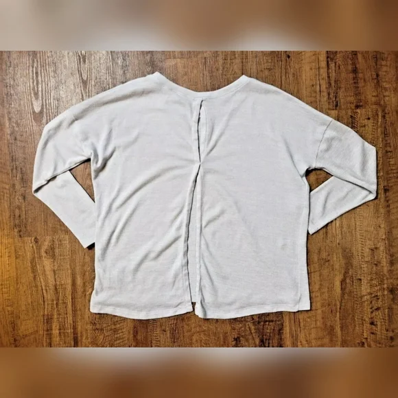 Lolë split back sweater - Picture 7 of 8